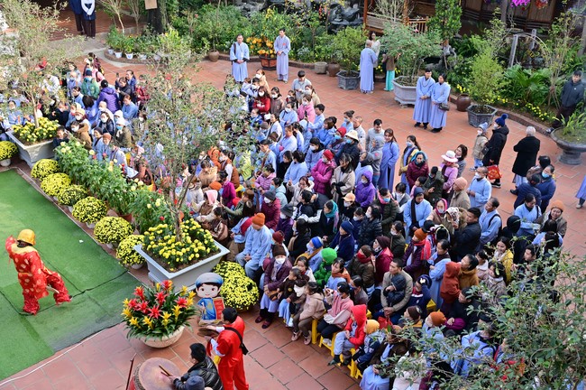 Preaching dharma at Hoa Phuc pagoda in the third day of propagation trip in the Northern