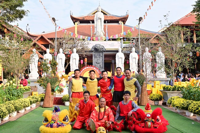 Preaching dharma at Hoa Phuc pagoda in the third day of propagation trip in the Northern