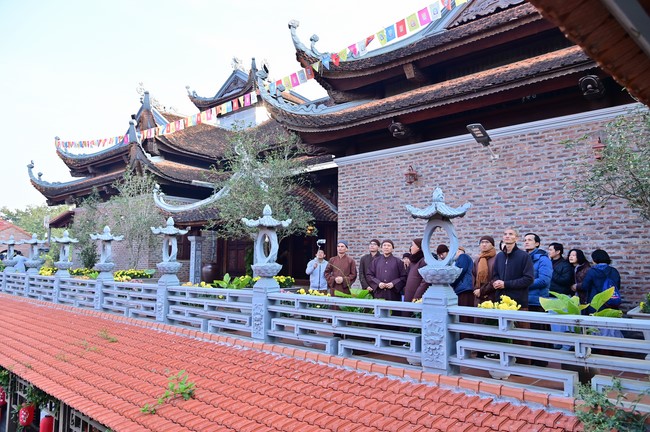Preaching dharma at Hoa Phuc pagoda in the third day of propagation trip in the Northern