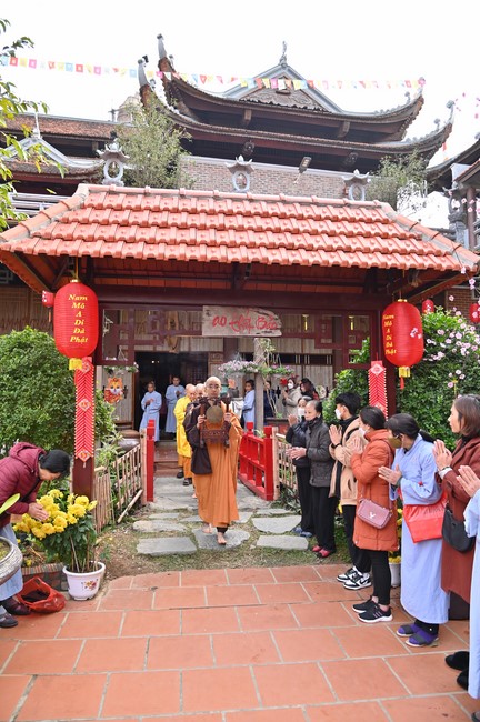 Preaching dharma at Hoa Phuc pagoda in the third day of propagation trip in the Northern