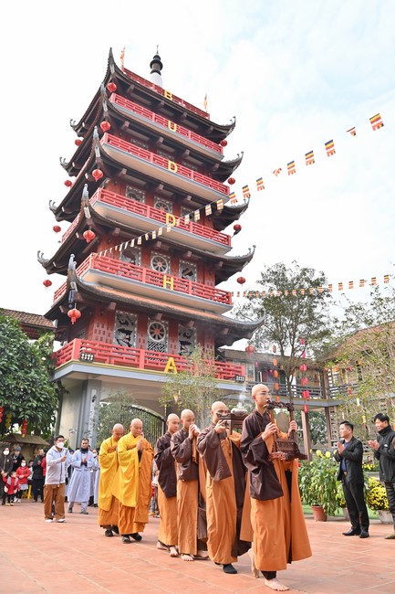 Preaching dharma at Hoa Phuc pagoda in the third day of propagation trip in the Northern