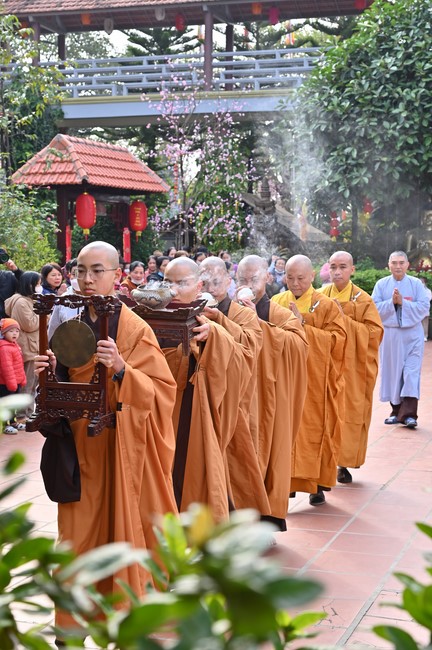 Preaching dharma at Hoa Phuc pagoda in the third day of propagation trip in the Northern