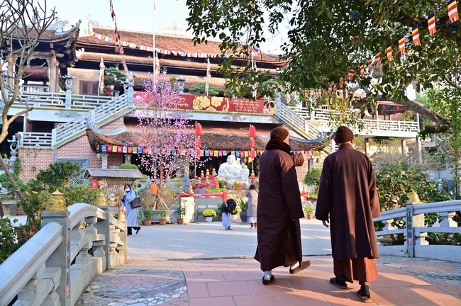 Preaching dharma at Hoa Phuc pagoda in the third day of propagation trip in the Northern