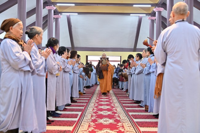 Preaching dharma at Hoa Phuc pagoda in the third day of propagation trip in the Northern