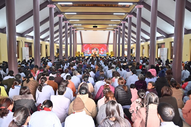 Preaching dharma at Hoa Phuc pagoda in the third day of propagation trip in the Northern