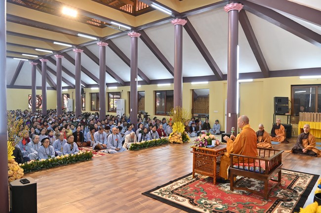 Preaching dharma at Hoa Phuc pagoda in the third day of propagation trip in the Northern