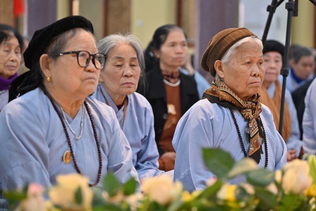 Preaching dharma at Hoa Phuc pagoda in the third day of propagation trip in the Northern
