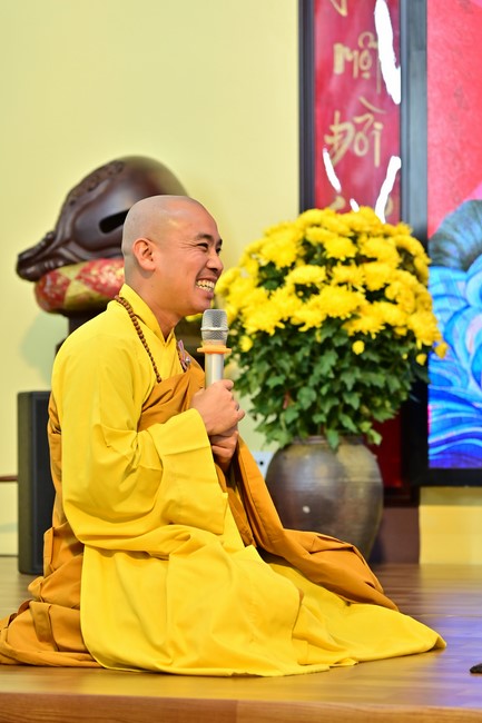 Preaching dharma at Hoa Phuc pagoda in the third day of propagation trip in the Northern