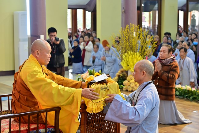 Preaching dharma at Hoa Phuc pagoda in the third day of propagation trip in the Northern