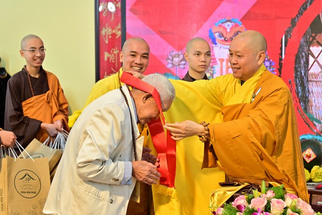 Preaching dharma at Hoa Phuc pagoda in the third day of propagation trip in the Northern