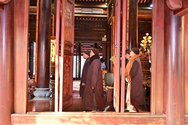 Preaching dharma at Hoa Phuc pagoda in the third day of propagation trip in the Northern