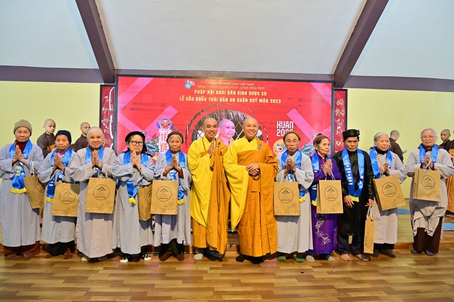 Preaching dharma at Hoa Phuc pagoda in the third day of propagation trip in the Northern