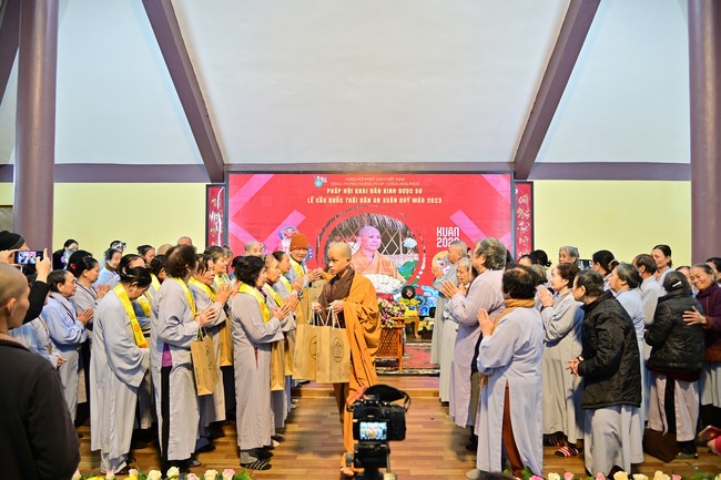 Preaching dharma at Hoa Phuc pagoda in the third day of propagation trip in the Northern
