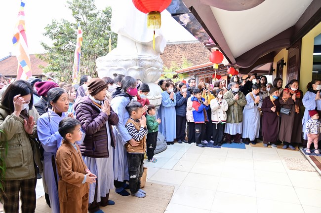 Preaching dharma at Hoa Phuc pagoda in the third day of propagation trip in the Northern