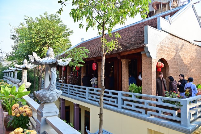 Preaching dharma at Hoa Phuc pagoda in the third day of propagation trip in the Northern