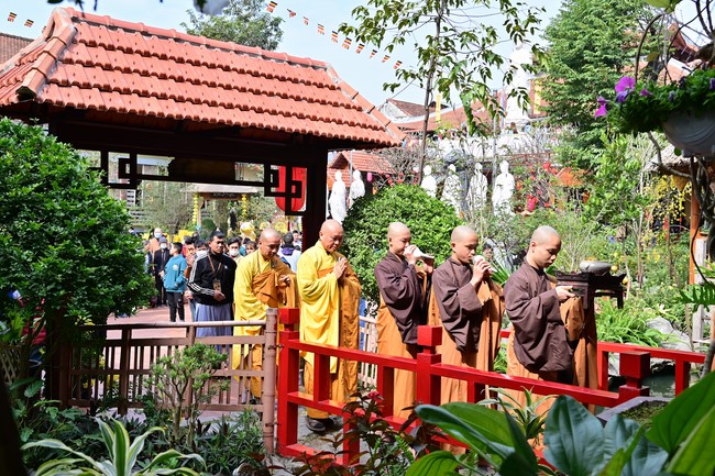 Preaching dharma at Hoa Phuc pagoda in the third day of propagation trip in the Northern