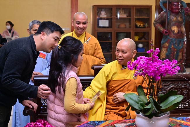 Preaching dharma at Hoa Phuc pagoda in the third day of propagation trip in the Northern