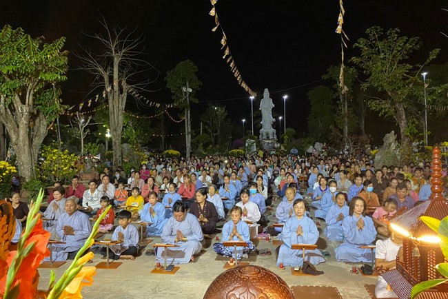 Beginning a sutra in the New Year at Suoi Phap Pagoda, Tay Ninh