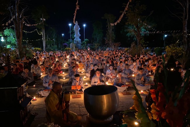 Beginning a sutra in the New Year at Suoi Phap Pagoda, Tay Ninh