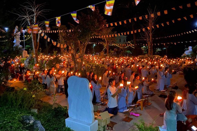 Beginning a sutra in the New Year at Suoi Phap Pagoda, Tay Ninh