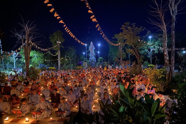 Beginning a sutra in the New Year at Suoi Phap Pagoda, Tay Ninh