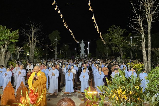Beginning a sutra in the New Year at Suoi Phap Pagoda, Tay Ninh
