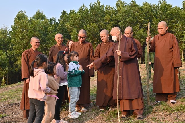 Ngày thứ tư, chuyến Phật sự miền Bắc, giảng pháp tại chùa Đại Sơn – chùa Đại Cồ Việt