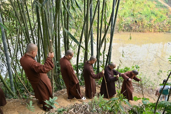 Ngày thứ tư, chuyến Phật sự miền Bắc, giảng pháp tại chùa Đại Sơn – chùa Đại Cồ Việt