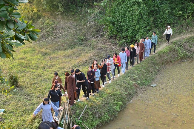 Ngày thứ tư, chuyến Phật sự miền Bắc, giảng pháp tại chùa Đại Sơn – chùa Đại Cồ Việt