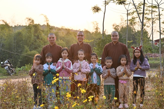 Ngày thứ tư, chuyến Phật sự miền Bắc, giảng pháp tại chùa Đại Sơn – chùa Đại Cồ Việt