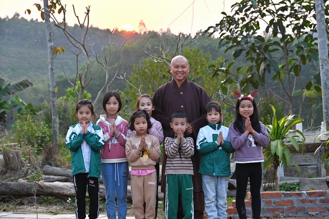 Ngày thứ tư, chuyến Phật sự miền Bắc, giảng pháp tại chùa Đại Sơn – chùa Đại Cồ Việt