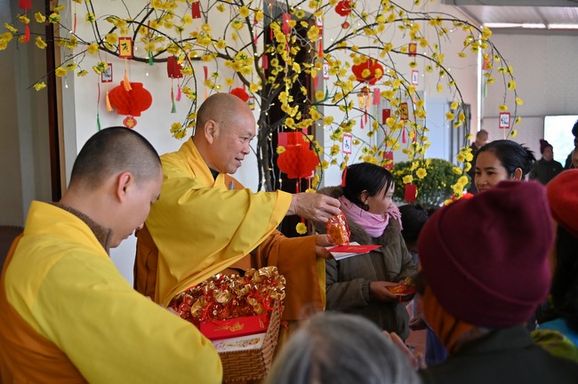 Ngày thứ tư, chuyến Phật sự miền Bắc, giảng pháp tại chùa Đại Sơn – chùa Đại Cồ Việt