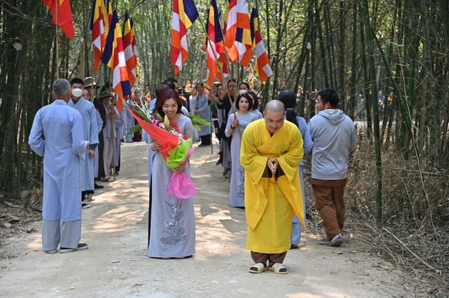 Ngày thứ tư, chuyến Phật sự miền Bắc, giảng pháp tại chùa Đại Sơn – chùa Đại Cồ Việt