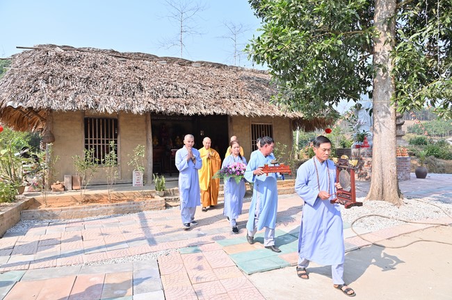 Ngày thứ tư, chuyến Phật sự miền Bắc, giảng pháp tại chùa Đại Sơn – chùa Đại Cồ Việt