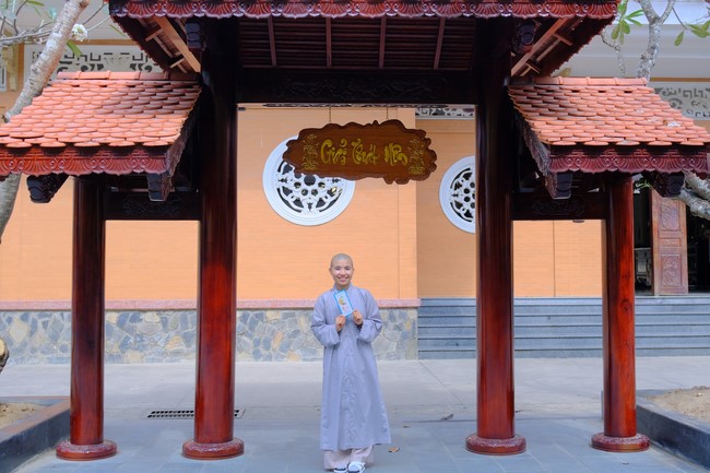 Tăng Ni sinh Khoa Hoằng Pháp khóa 15 HVPGVN thăm và chúc tết chùa Hoằng Pháp