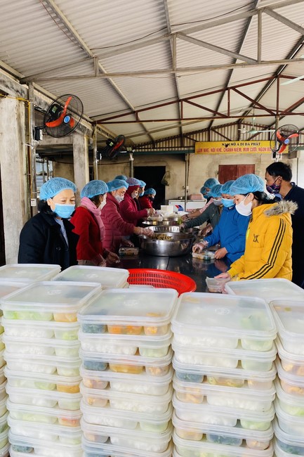 Charity and year - end creature releasing of Dong Cao Pagoda, Thanh Hoa