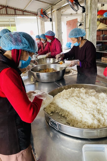 Charity and year - end creature releasing of Dong Cao Pagoda, Thanh Hoa
