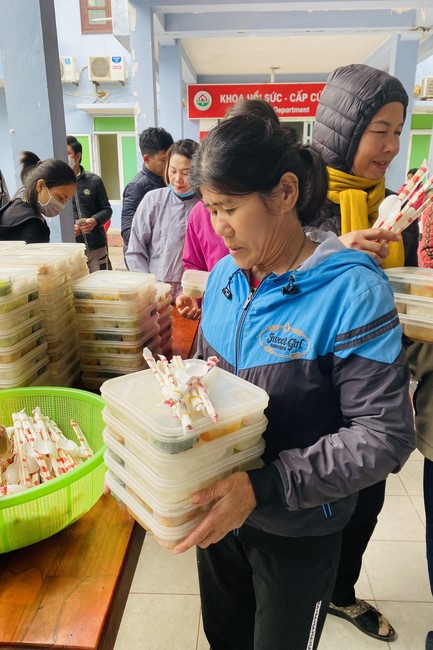 Charity and year - end creature releasing of Dong Cao Pagoda, Thanh Hoa