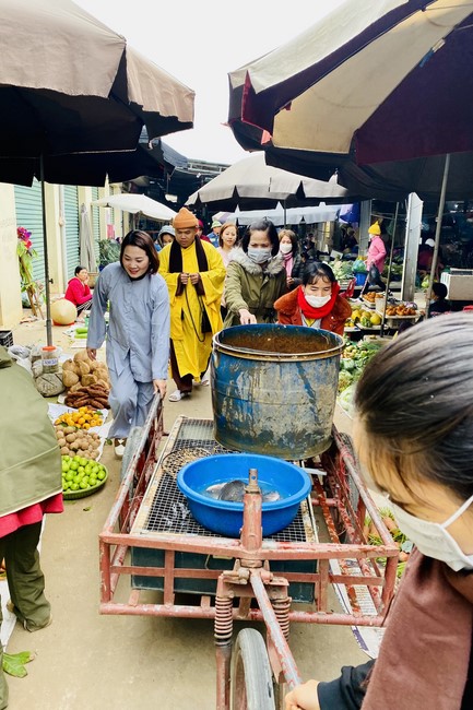 Charity and year - end creature releasing of Dong Cao Pagoda, Thanh Hoa