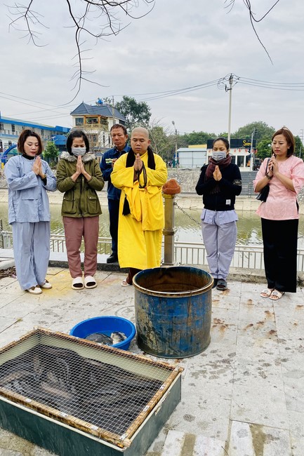 Charity and year - end creature releasing of Dong Cao Pagoda, Thanh Hoa