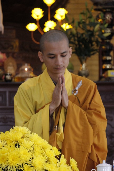 The rite of year end dharma thanking at Giai Lam pagoda