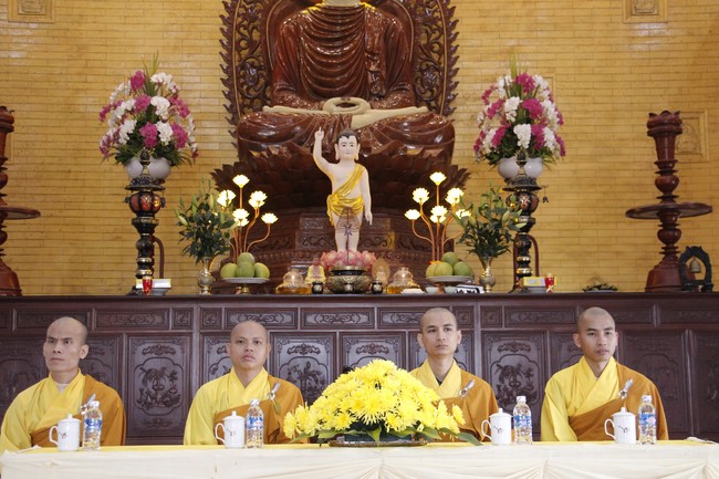 The rite of year end dharma thanking at Giai Lam pagoda