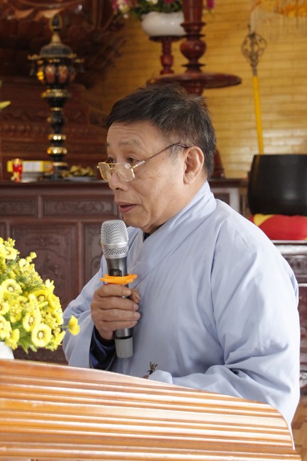 The rite of year end dharma thanking at Giai Lam pagoda