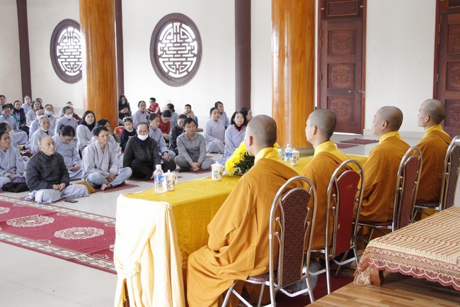 The rite of year end dharma thanking at Giai Lam pagoda