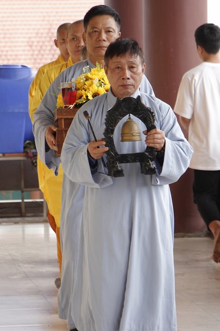 The rite of year end dharma thanking at Giai Lam pagoda