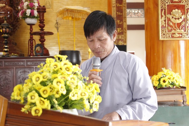 The rite of year end dharma thanking at Giai Lam pagoda