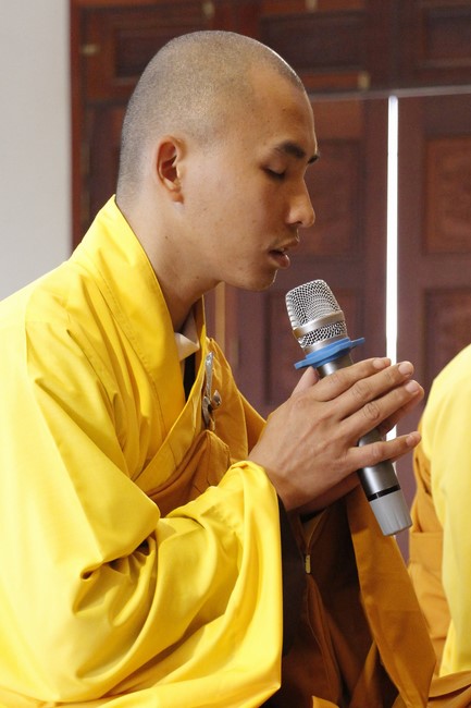 The rite of year end dharma thanking at Giai Lam pagoda