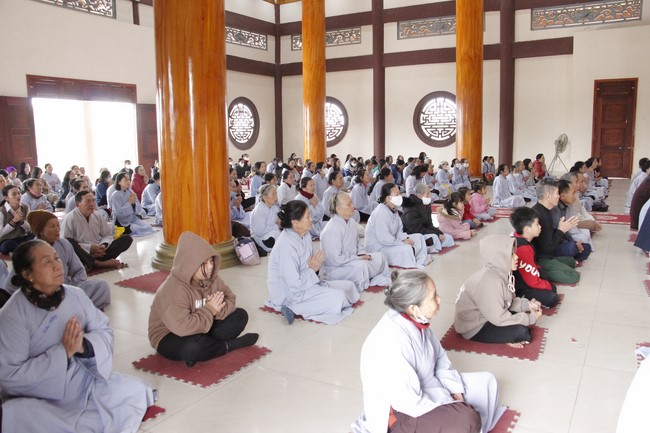 The rite of year end dharma thanking at Giai Lam pagoda