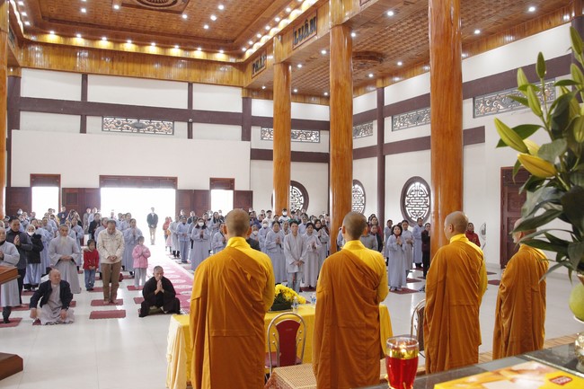 The rite of year end dharma thanking at Giai Lam pagoda