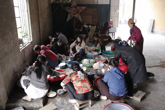 The rite of year end dharma thanking at Giai Lam pagoda
